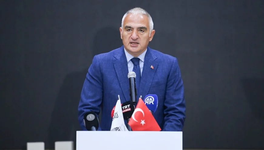 Bakan Ersoy: Sezai Karakoç'un hayatında bir hazine saklıdır
